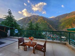 the cedar vatika hotel and restaurant