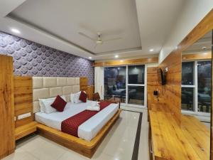 the cedar vatika hotel and restaurant