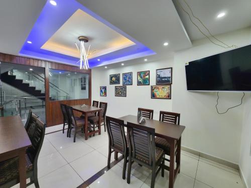 the cedar vatika hotel and restaurant