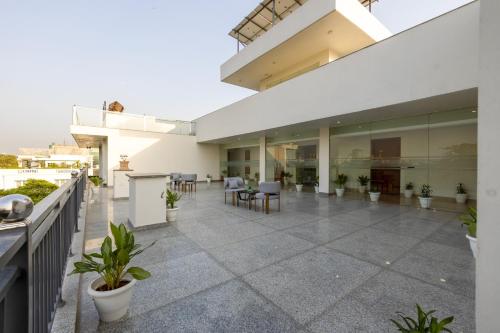 hotel urban oasis near millennium metro