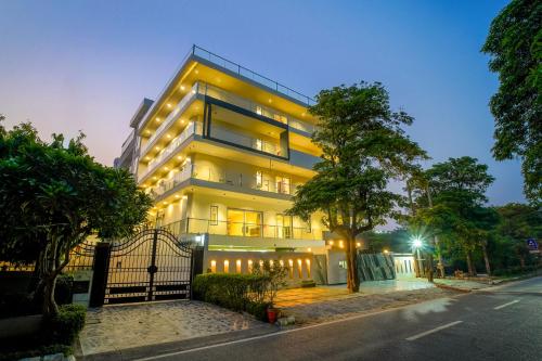 hotel urban oasis near millennium metro