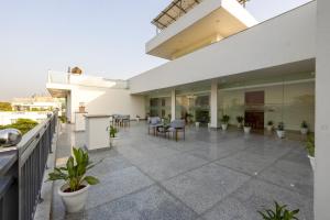 hotel urban oasis near millennium metro