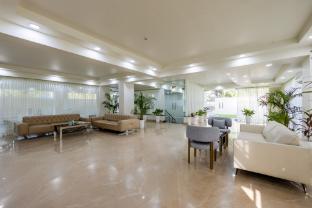 hotel urban oasis near millennium metro