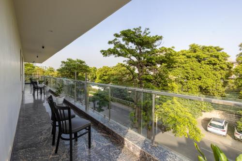 hotel urban oasis near millennium metro