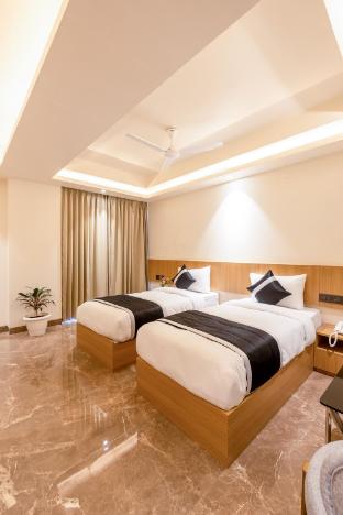 hotel urban oasis near millennium metro