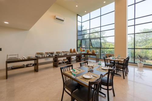 hotel urban oasis near millennium metro