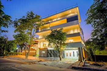 hotel urban oasis near millennium metro