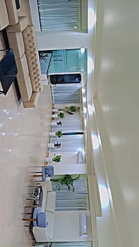 hotel urban oasis near millennium metro