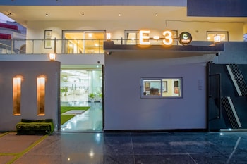 hotel urban oasis near millennium metro