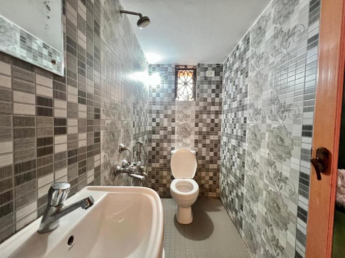 aura rooms and swimming pool calangute