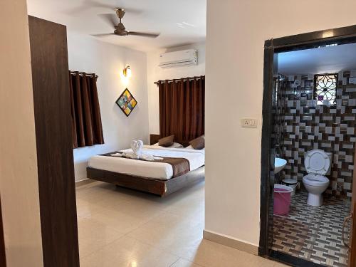 aura rooms and swimming pool calangute