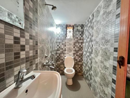 aura rooms and swimming pool calangute