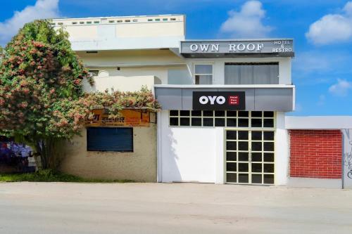 hotel o own roof