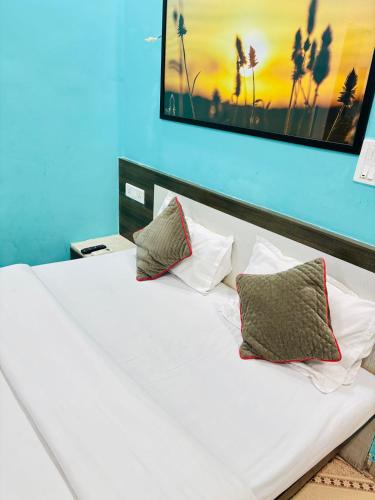 hotel pimprii stays pune