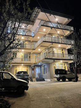 universal boutique by venture vibes