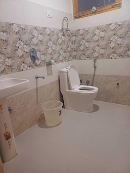 universal boutique by venture vibes