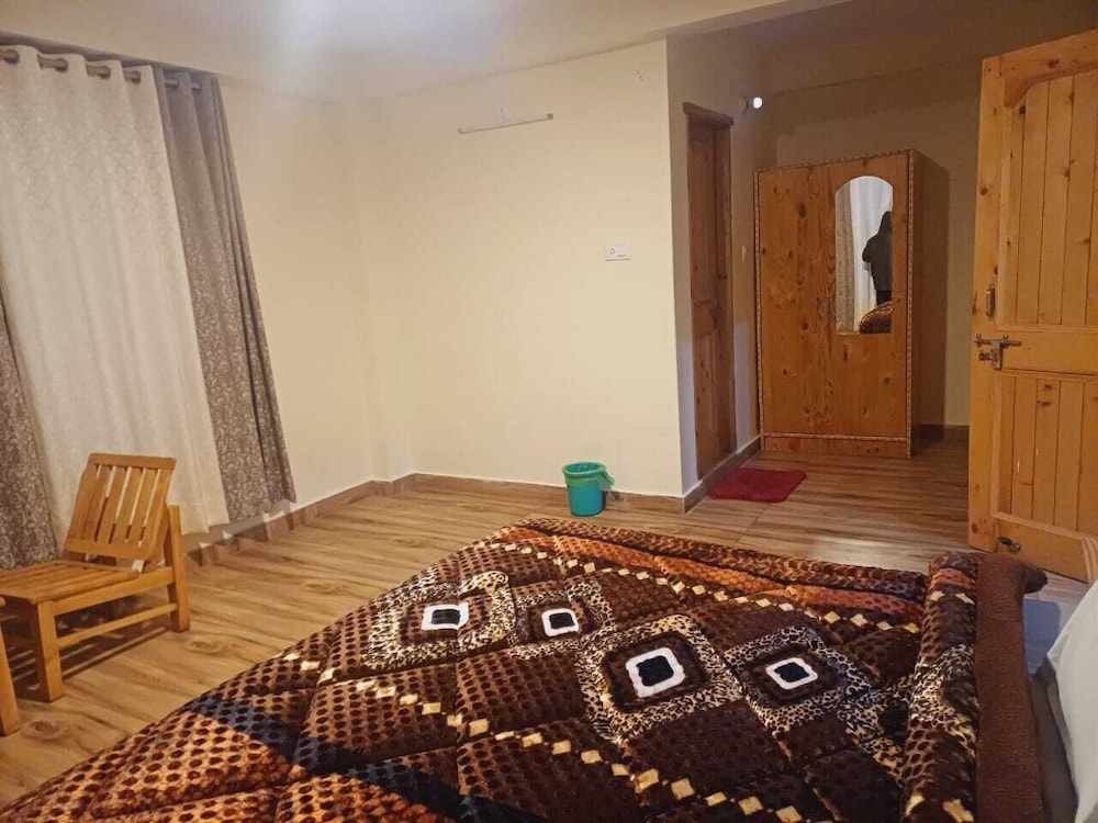 universal boutique by venture vibes