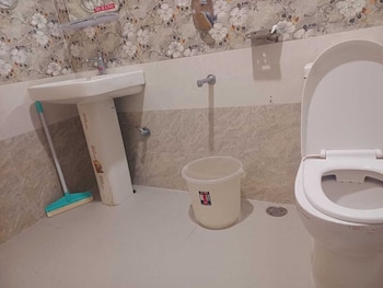 universal boutique by venture vibes