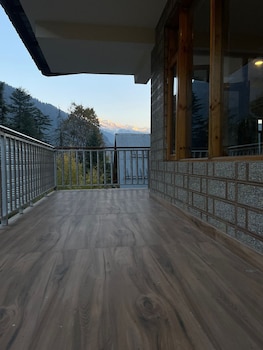 universal boutique by venture vibes