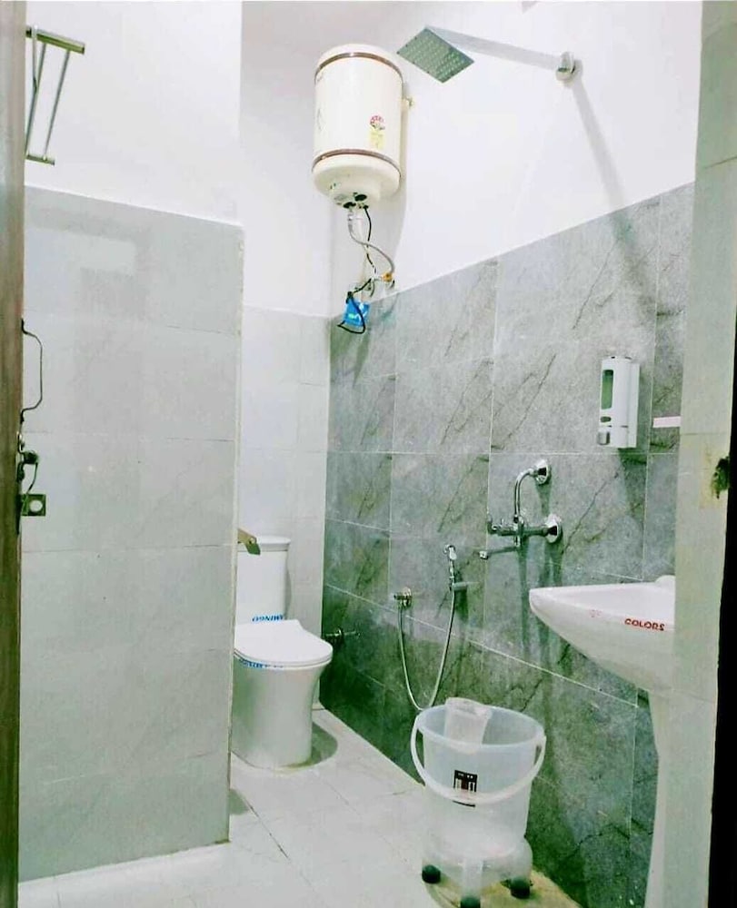 hotel himsarovar and restaurant