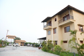 devsha jungle resort