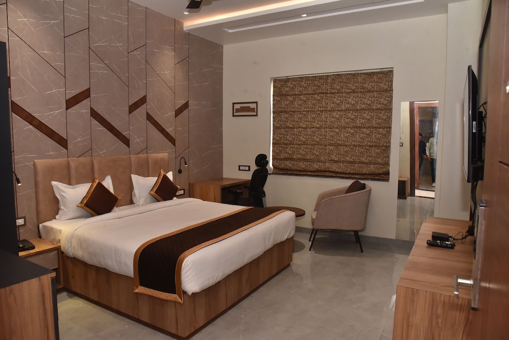 hotel jp inn sitapur