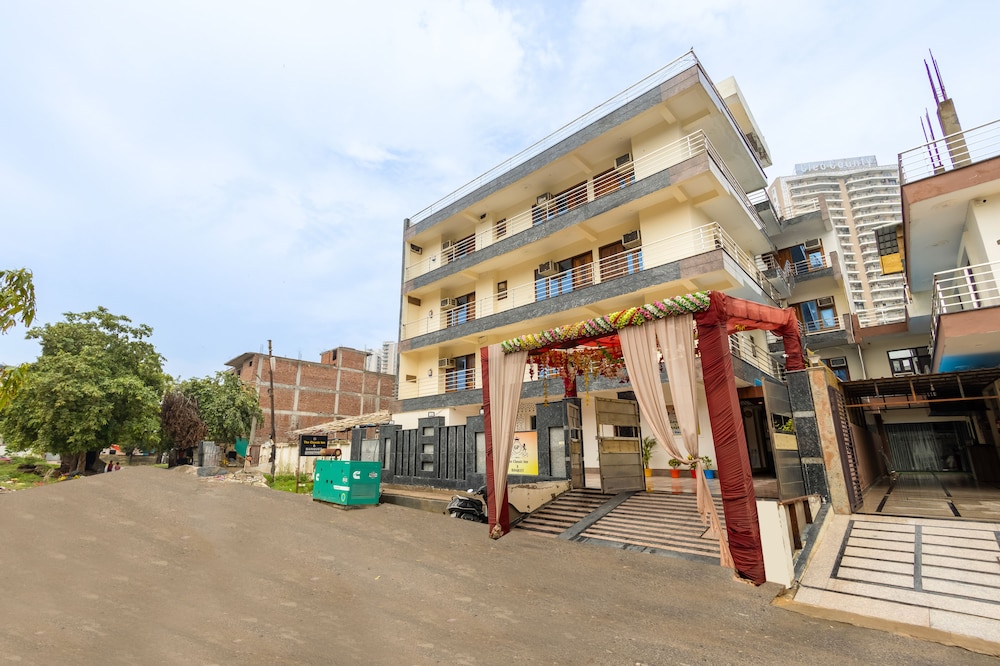 hotel the classic inn noida sec 70