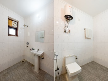 hotel the classic inn noida sec 70