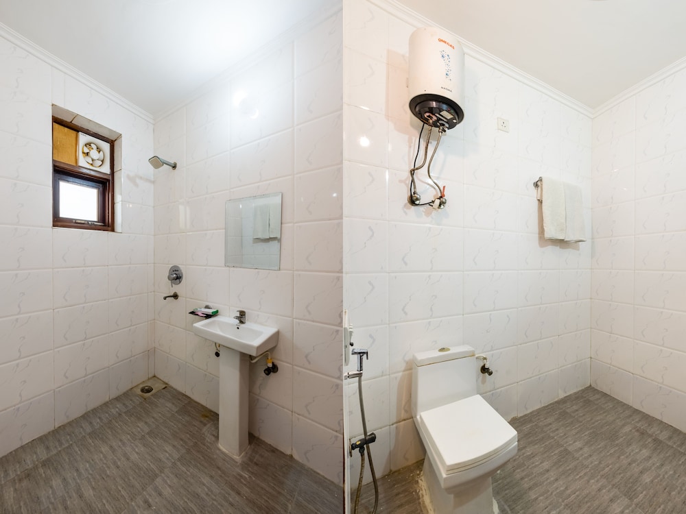 hotel the classic inn noida sec 70