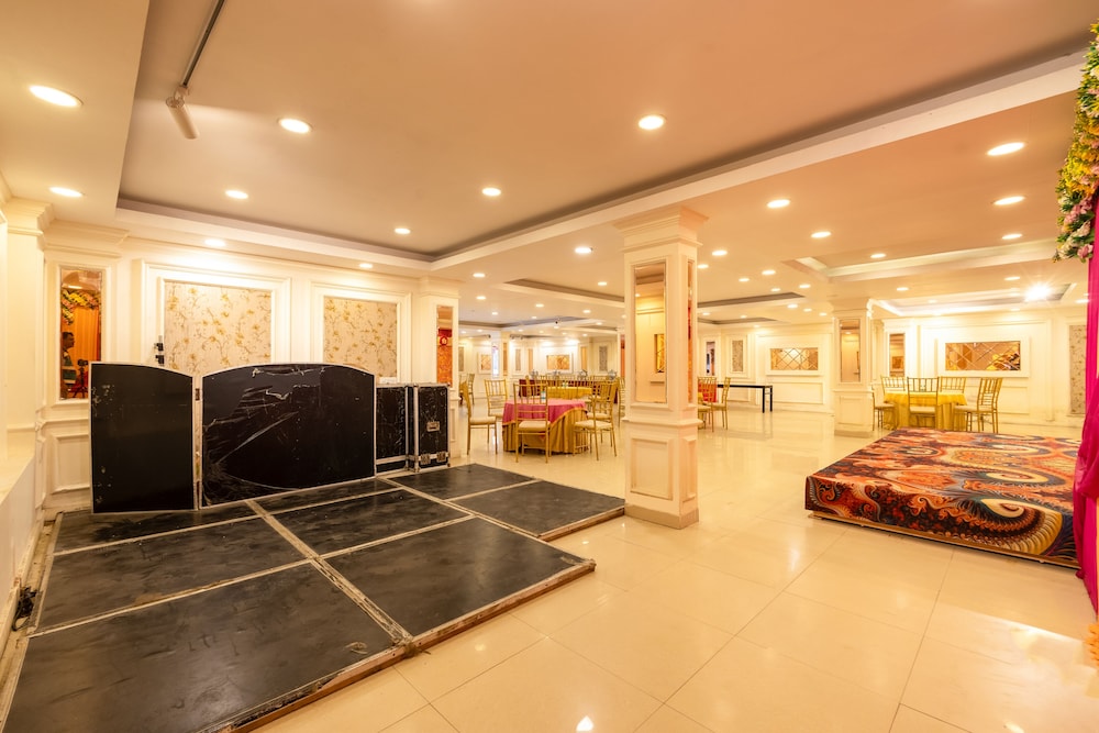 hotel the classic inn noida sec 70