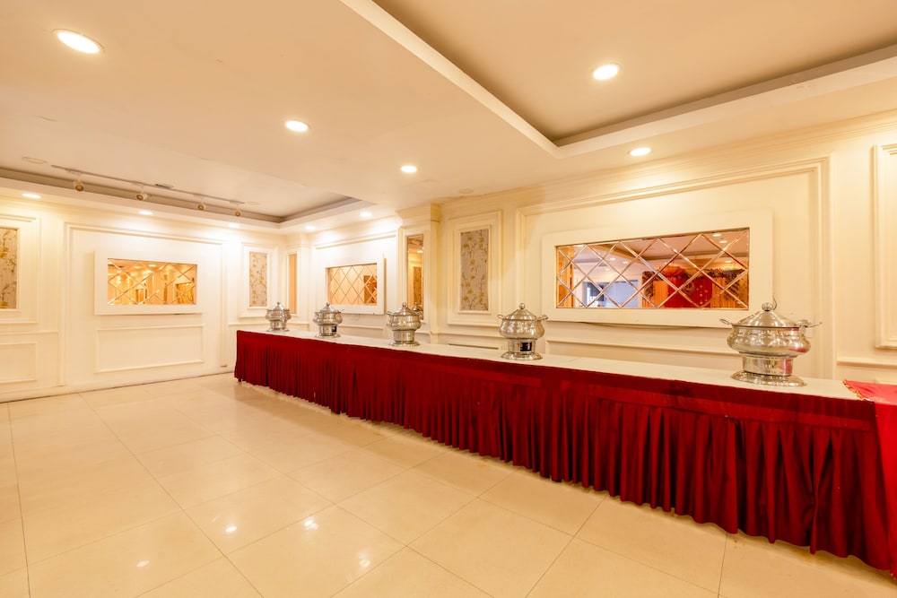 hotel the classic inn noida sec 70