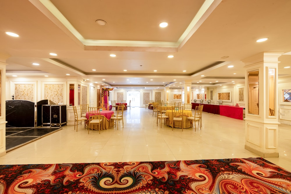 hotel the classic inn noida sec 70