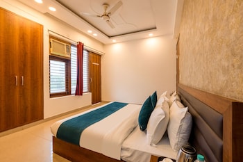 hotel the classic inn noida sec 70