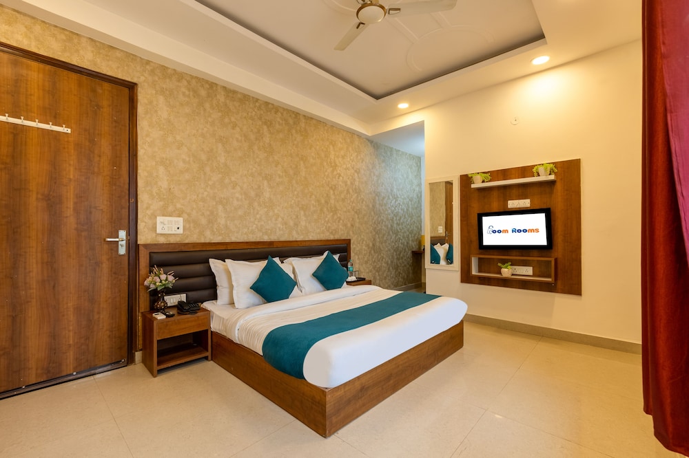 hotel the classic inn noida sec 70