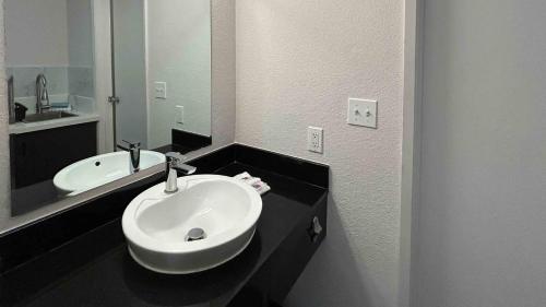 studio6 san diego ca hotel circle mission valley
