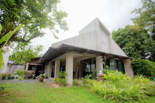 ko lanta amantra hostels women only