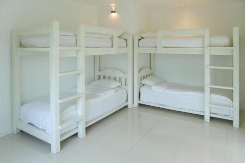ko lanta amantra hostels women only