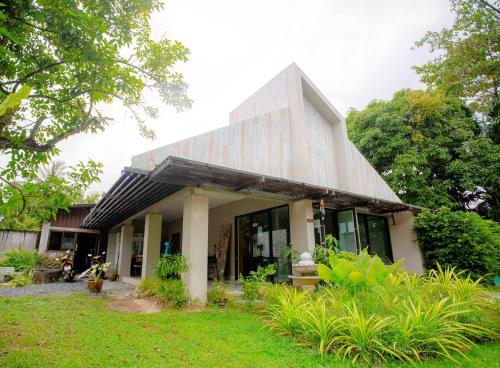 ko lanta amantra hostels women only