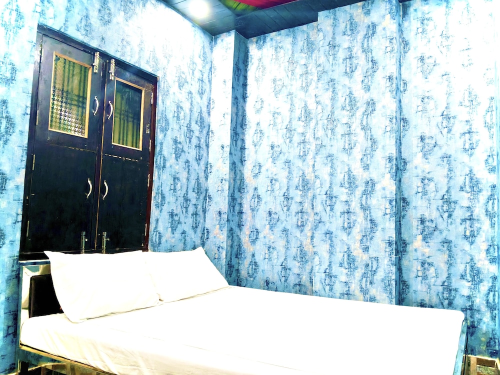 hotel in kashi