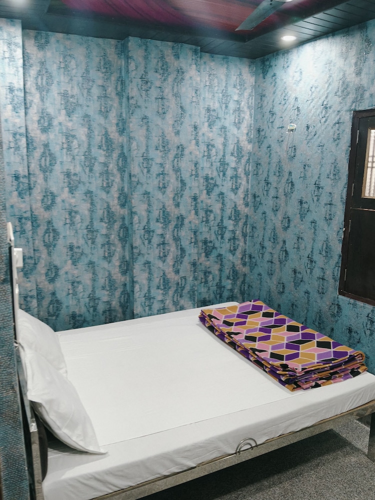 hotel in kashi