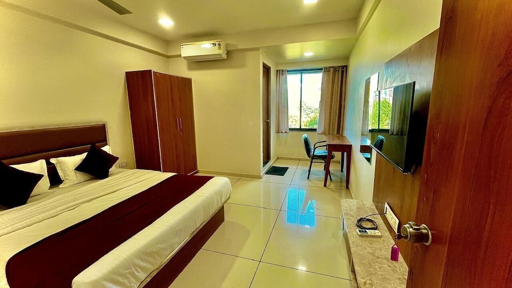 hotel shree hari om residency