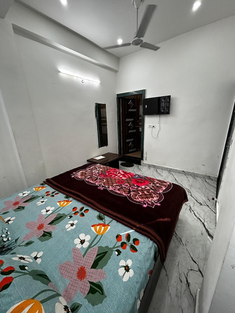 hotel shri prabhu dham vrindavan