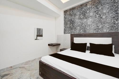 Hotel O Ab Rooms,,3 star