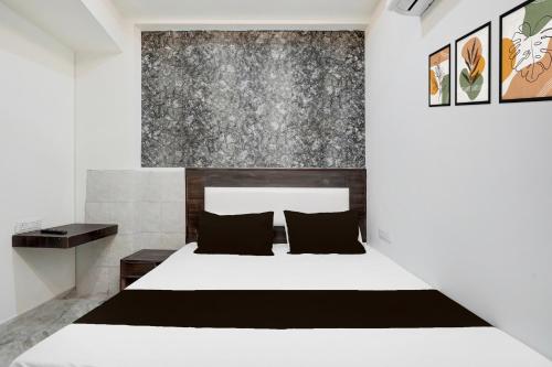 Hotel O Ab Rooms,,3 star