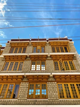 nezer hostel and roof top cafe