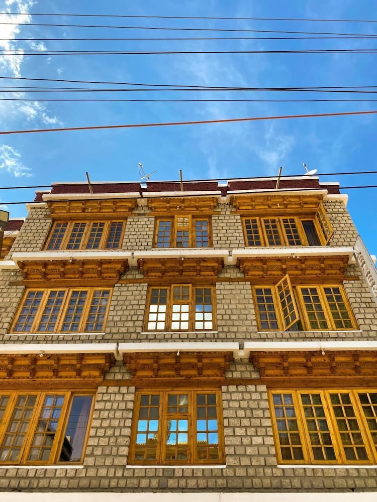 nezer hostel and roof top cafe