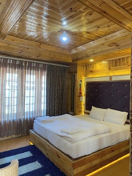 nezer hostel and roof top cafe