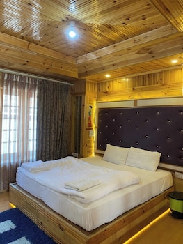 nezer hostel and roof top cafe