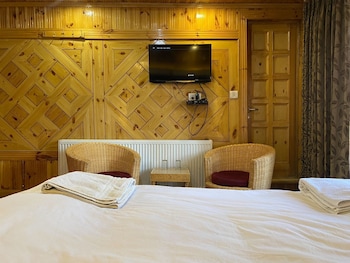 nezer hostel and roof top cafe