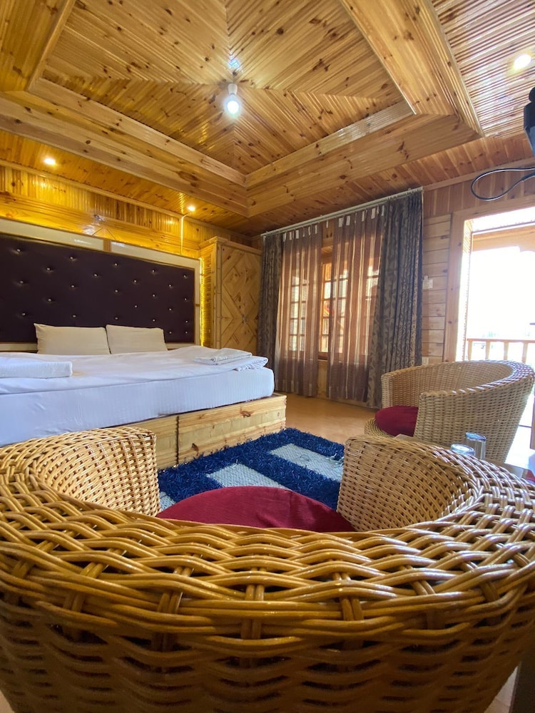 nezer hostel and roof top cafe